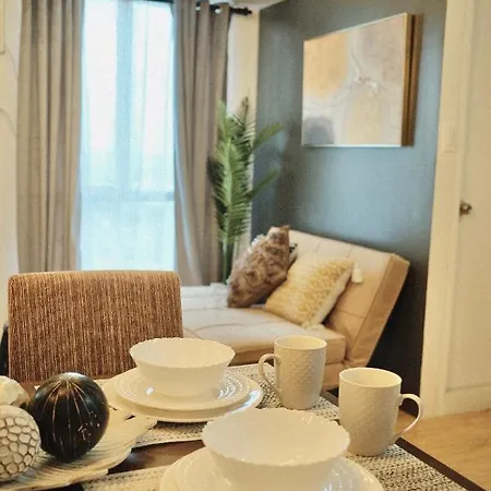 Modern Minimalist 1 Bedroom Condo In It Park